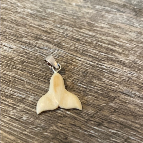 Elegant Cream Whale Tail Pendant - Picture 3 of 4
